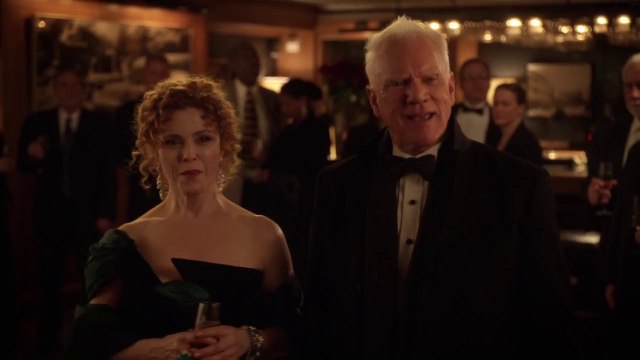 Mozart in the Jungle - In Complete Darkness