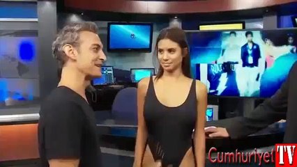 Canlı yayında mayoya böyle şekil verdi