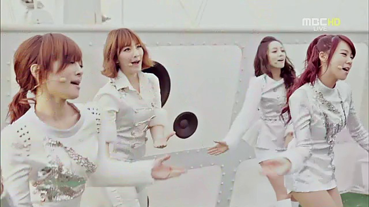 [K POP]  KARA - Jumping + STEP (船上LIVE 111231)