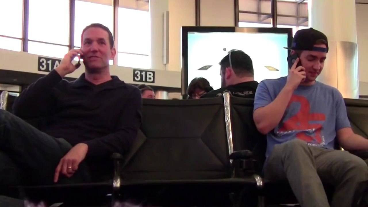 Au téléphone, cet homme piège les utilisateurs en caméra cachée