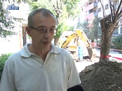 Zamena cevi u ulici Treći oktobar , 21. avgust 2014. (RTV Bor)