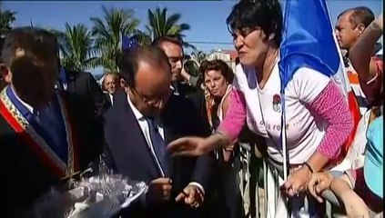 François Hollande accueilli chaleureusement à La Réunion