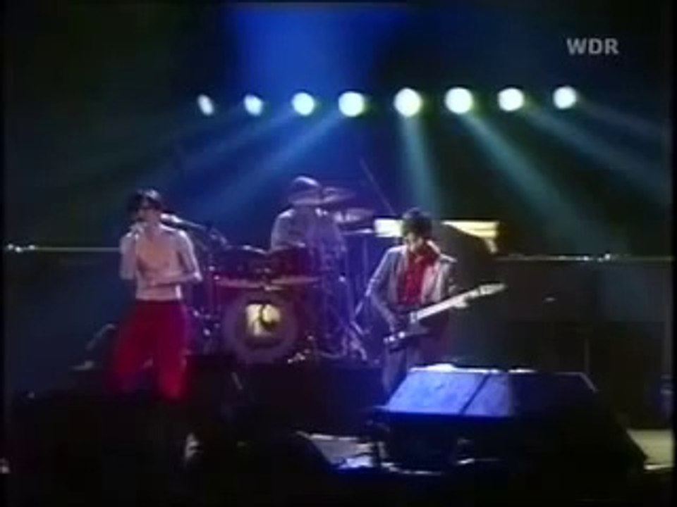 The Undertones - Julie Ocean (live 1981)