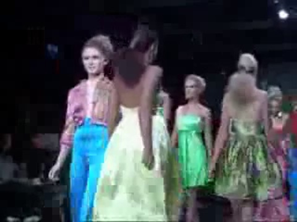 LG-Fashion-week-2009-Models-from-Orange-model-Management-present-RAIN-ANTHOLOGY