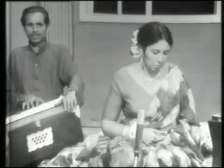 Ghazal - Kuch To Ehsaas-e-ZiyaaN Tha Pehlay - Iqbal Bano