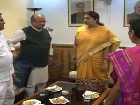 Bhupendra Chudasma meets Smriti Irani HRD Minister in Delhi