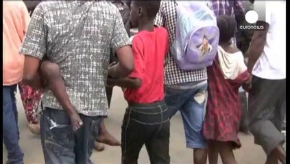 Ebola, si ribella il quartiere in quarantena a Monrovia