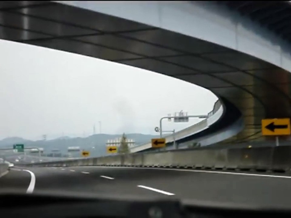 Voici comment les japonais disent merci au volant