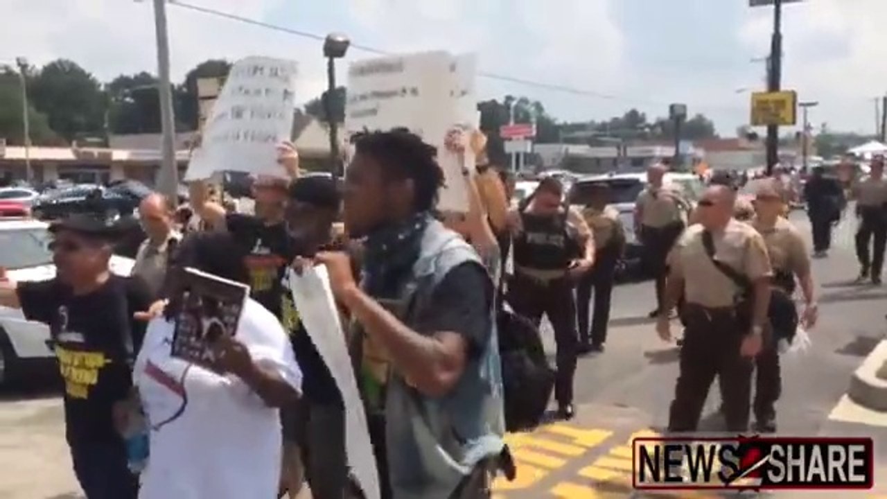 Killer Cops Go To Jail Chant Protestors as National Guard Closes In