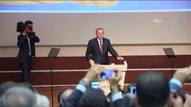 Turquie: Davutoglu, nouveau chef de l'AKP et du gouvernement