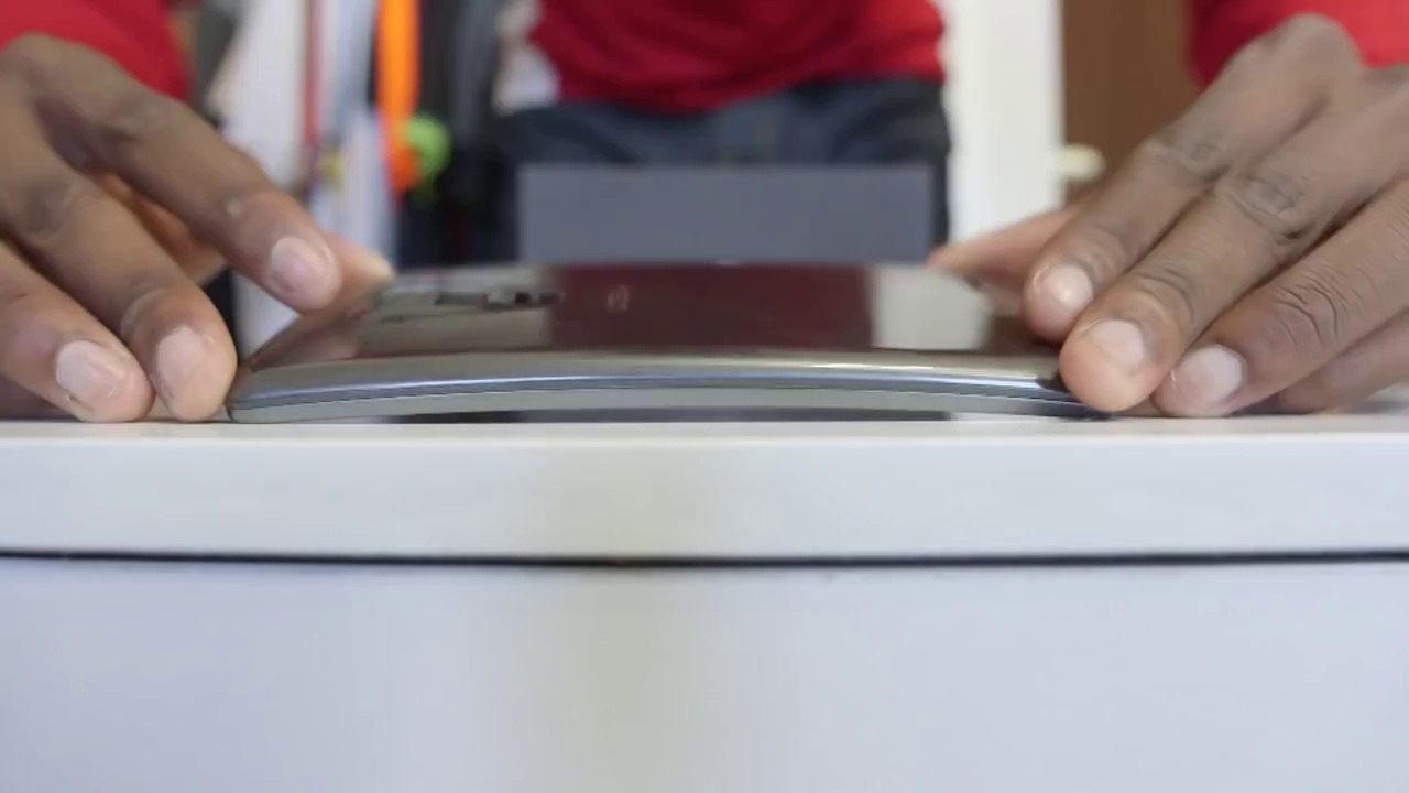 MKBHD/ Marques Brownlee: LG G Flex Self Healing Demo