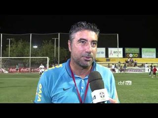 Gallo celebra a entrega dos jogadores na conquista do título na Espanha