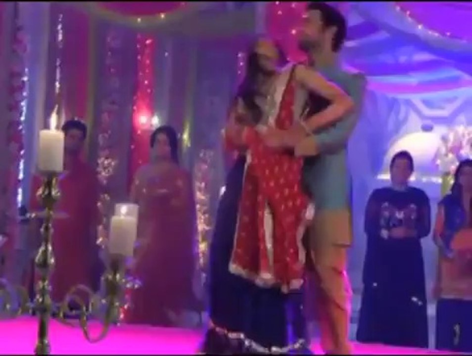 Kumkum Bhagya : Watch Purab-Aaliya's seductive...