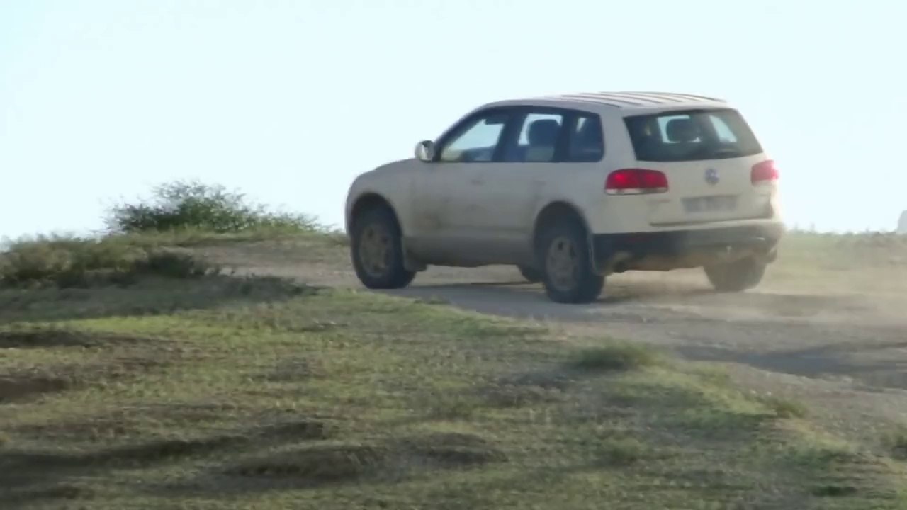 Funny Animal attacks on Humans - Lions Attack a Car