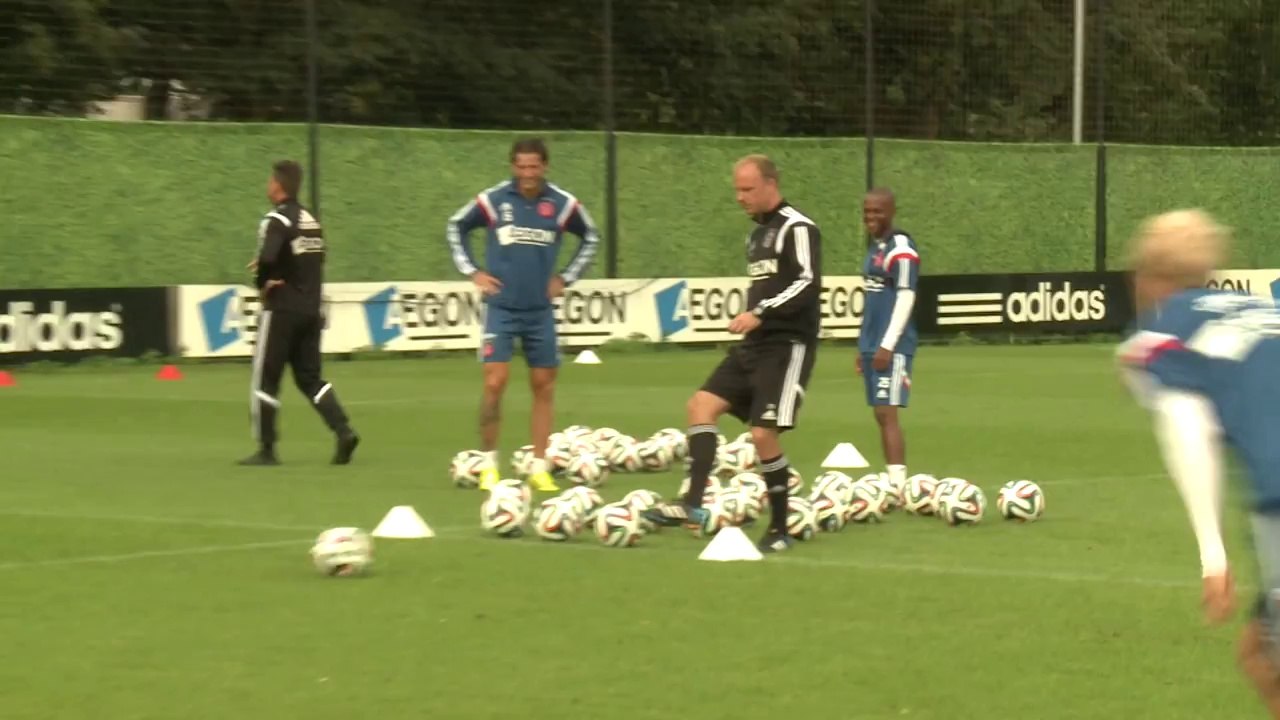 Bergkamp à l'entraînement