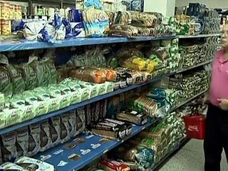 Венесуэльцев заставят сдавать отпечатки пальцев при покупках