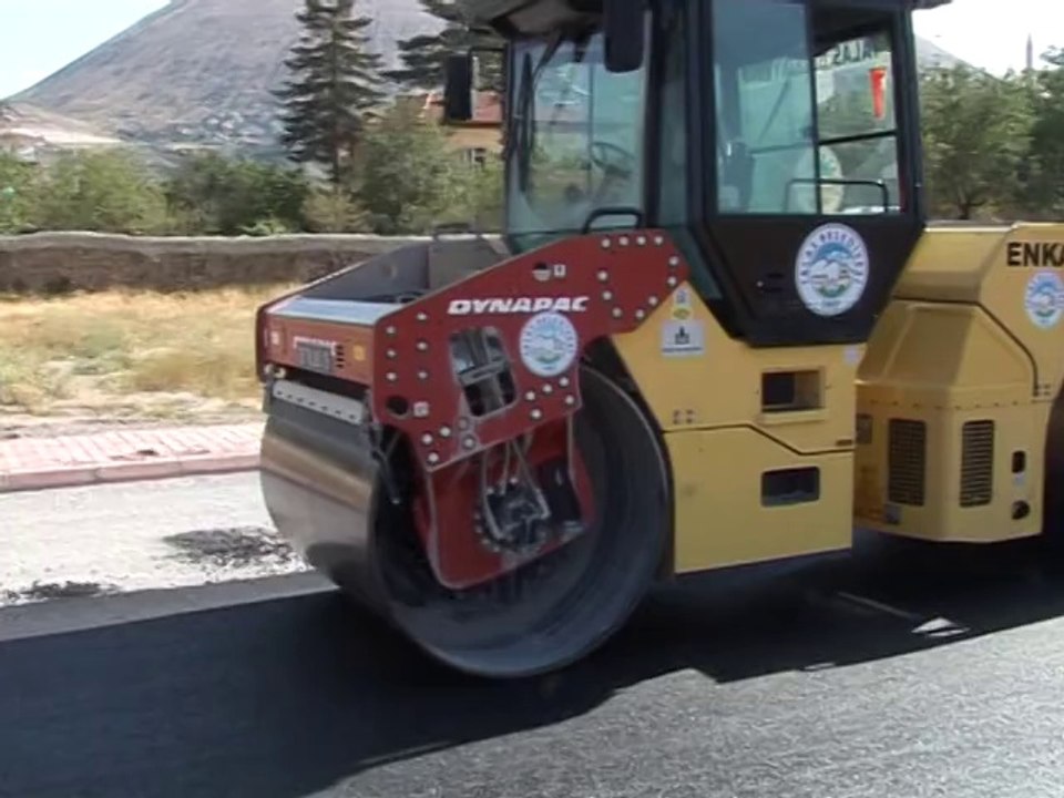 KİÇİKÖY'DE 9 SOKAKTA ASFALT ÇALIŞMASI