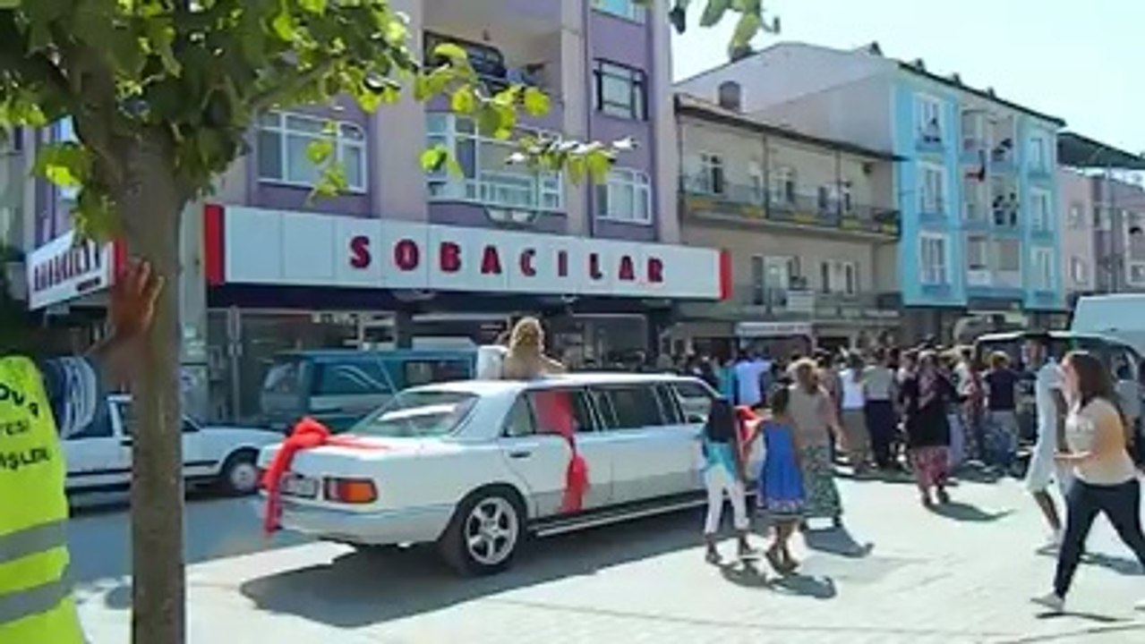 Pamukova Limuzinli Roman Düğünü-Geyvemedya