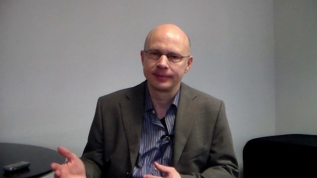 Hypnose Hamburg Dr. phil. Elmar Basse - Einleitung der Hypnose mit einem Pendel