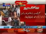 PMLN Workers Attacks ARY News Reporter - Mubashir Luqman Threats to Nawaz Sharif
