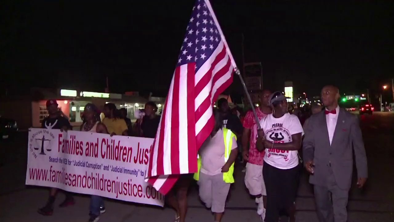 Guarda Nacional deixa Ferguson