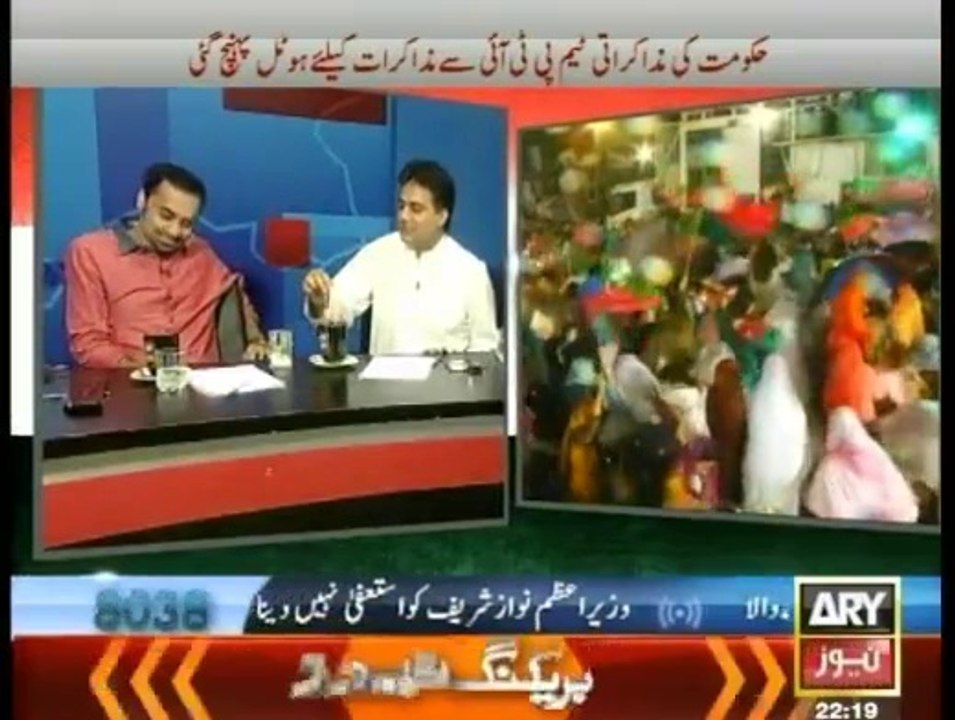 Funds distributed among journalists and lawyers to undermine PTI & PAT dharnas - Mubashar Luqman & Sabir Shakir
