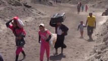 Iraqi Yazidis flee violence, cross into Turkey