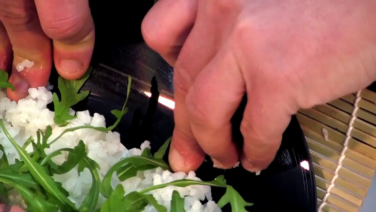 BELAJAR MEMBUAT SUSHI