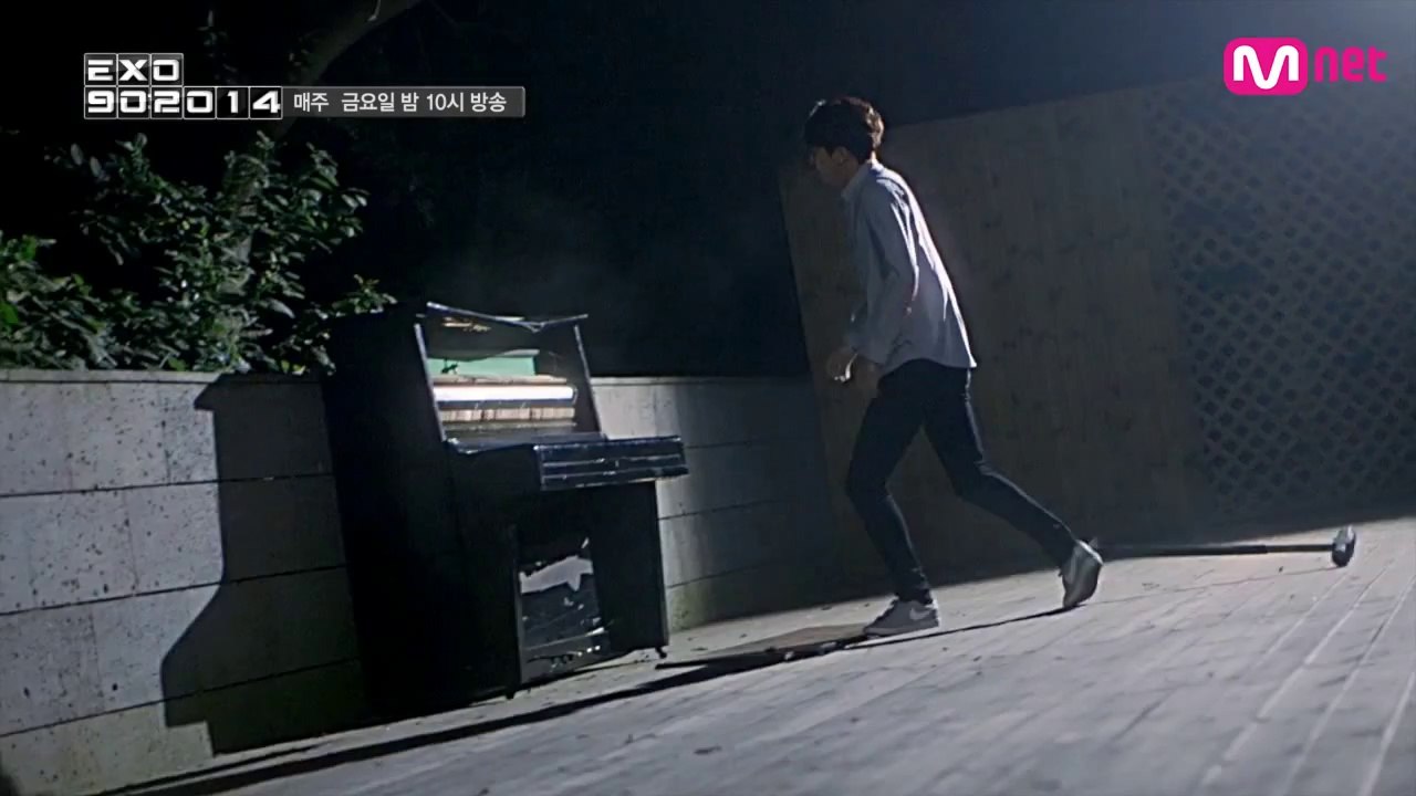 Mnet [EXO 902014] 찬열이 재해석한 EXO 902014버전 H.O.T.-빛 M_V - YouTube