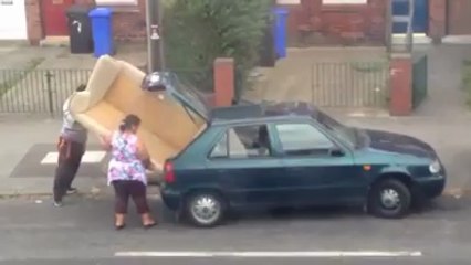 Arabadan Büyük Koltugu Bagaja Sokmaya Çalışan Zalımlar