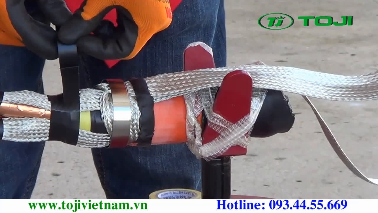 7.Video huong dan lam dau cap co rut nguoi 3M -Buoc 7-Phu kin co chia niem cap [TOJI.VN] Phan phoi dau cap 3M-T-plug Elbow 3M-Hop Noi 3M-Bang Keo 3M-Son xit cach dien 3M-May do loi cap ngam