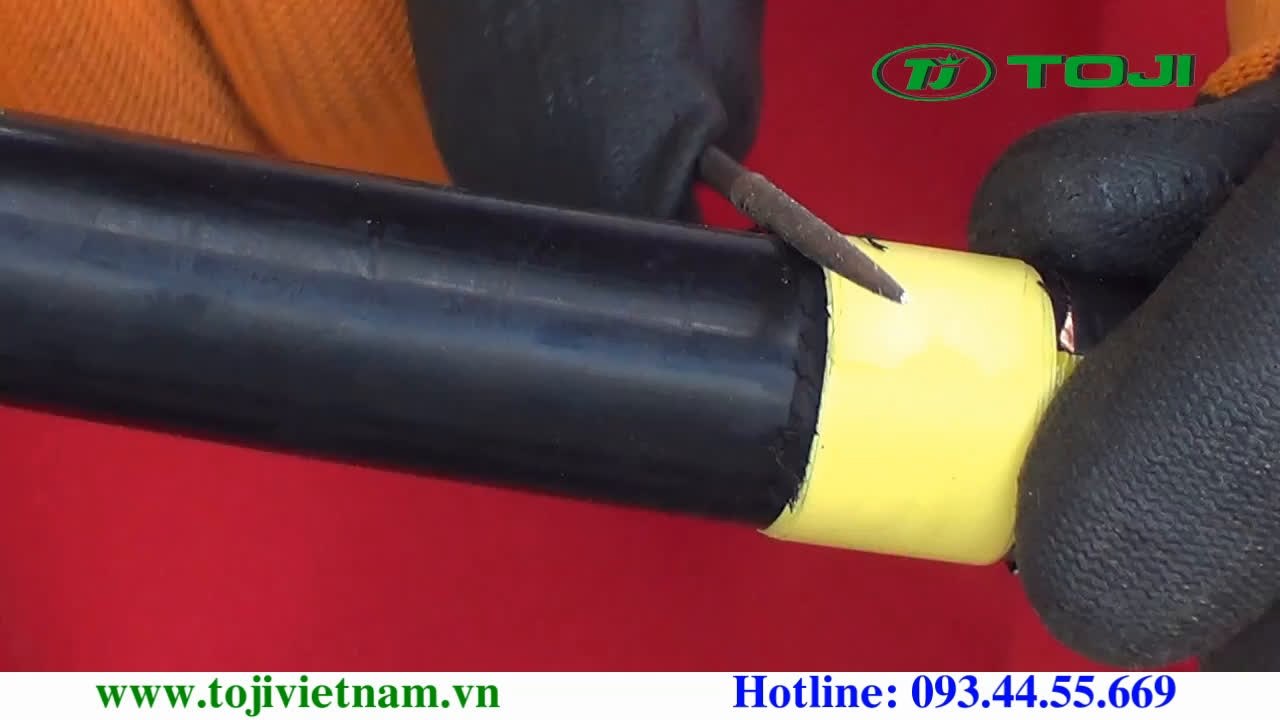 8.Video huong dan lam dau cap co rut nguoi 3M -Buoc 8-Cat lop ban dan cap bang dua tron[TOJI.VN] Phan phoi dau cap 3M-T-plug Elbow 3M-Hop Noi 3M-Bang Keo 3M-Son xit cach dien 3M-May do loi cap ngam