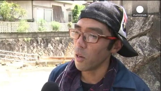 Search resumes for Hiroshima landslide survivors