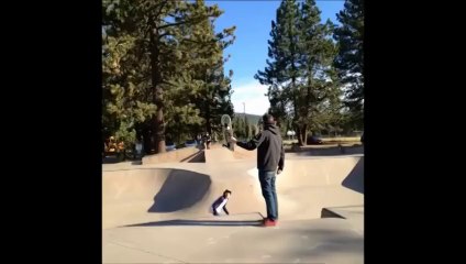 Video herunterladen: UNBELIEVABLE Skateboarding Tricks - Girls doing Skateboard Stunts Vines - Funny Videos of Skating