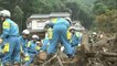 Recherche de survivants à Hiroshima après les coulées de boue