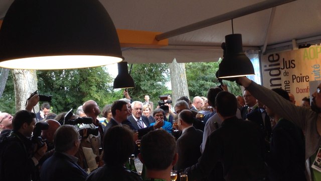 Jeux équestres mondiaux. Bernard Cazeneuve inaugure le village