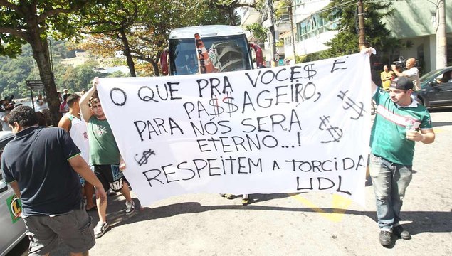 Novo protesto! Tricolores fecham rua e pedem saída de Fred