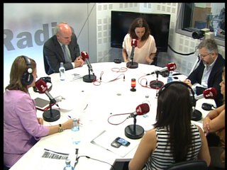 Manuel Troitiño con los mayores de Villa de Vallecas