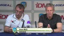 Conférence de presse AC Arles Avignon - FC Sochaux-Montbéliard (2-2) : Franck  DUMAS (ACA) - Olivier ECHOUAFNI (FCSM) - 2014/2015