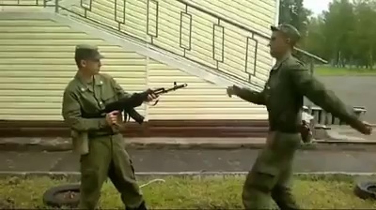 How to Disable an AK of Enemy with Bare hands .... Watch This Awesome Trick !!!