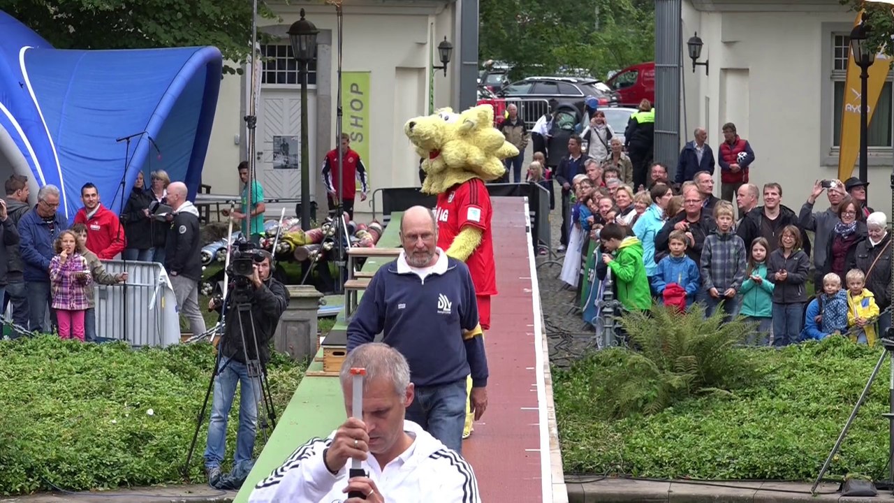 Stabhochsprung-Weltrekord für Maskottchen (Langversion 23.08.2014)