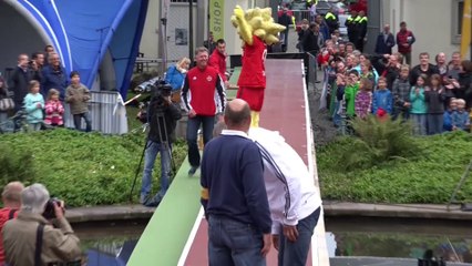 Stabhochsprung-Weltrekord für Maskottchen (Kurzversion 23.08.2014)