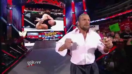 Brock Lesnar le rompe el brazo a Shawn Michaels (Raw 8-13-12)