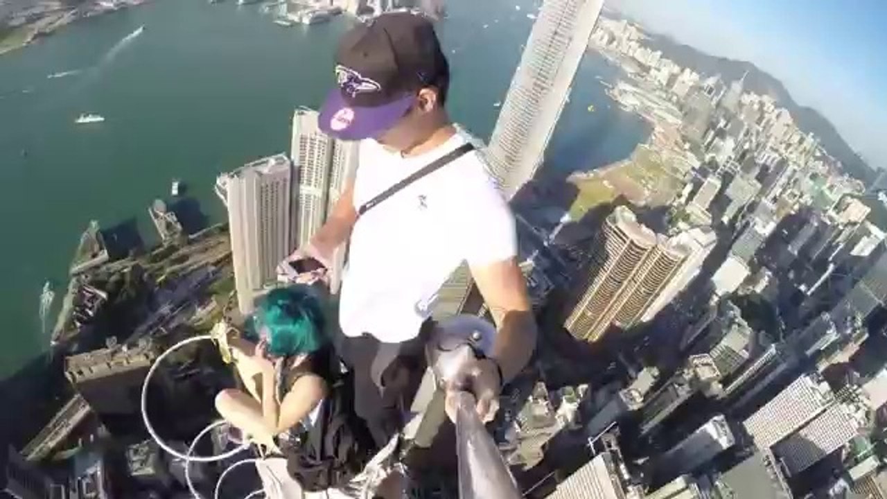 Crazy Selfie From Hong Kong Skyscraper