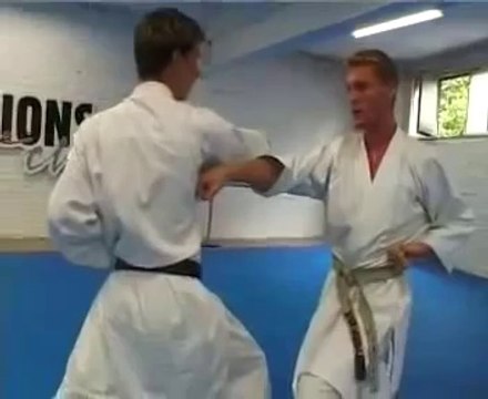 Shotokan Karate 9.-8.Kyu Kumite Gohon Oi Zuki Chudan
