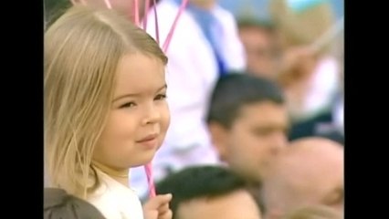 Defiant Ukraine turns on military display