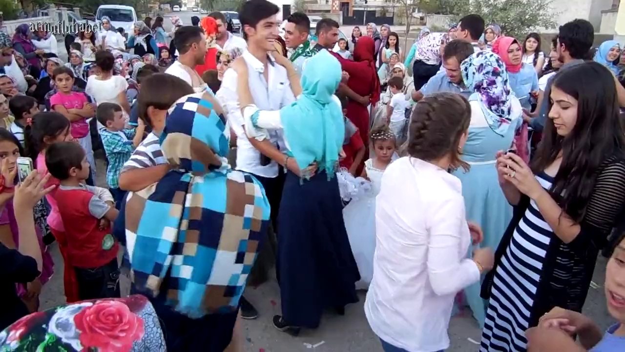 ZÜBEYDE İLE RAFET KINA YAKMA