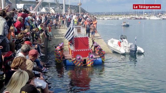 Insolite. Débarquement d'Ofnis à Camaret !