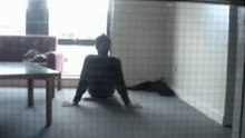 Sam fait des abdos