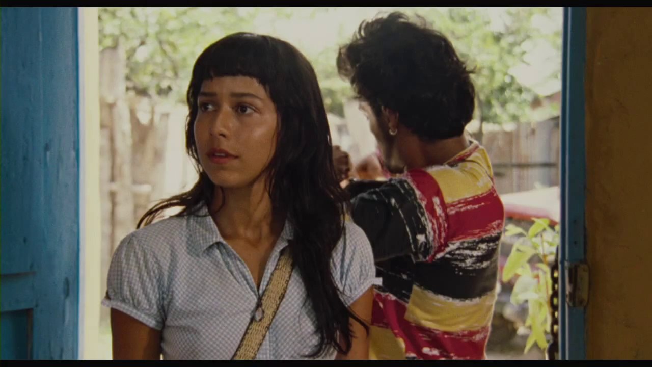 Retratos en un mar de mentiras TRAILER